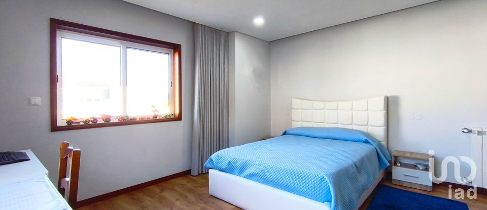 Maison T3 à Alvarães de 173 m²