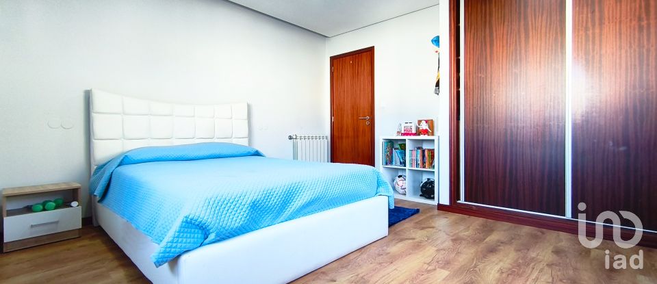 Maison T3 à Alvarães de 173 m²