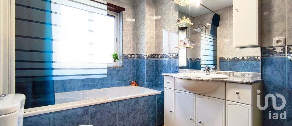 Maison T3 à Alvarães de 173 m²