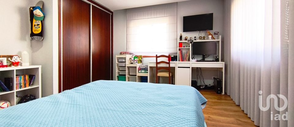 Maison T3 à Alvarães de 173 m²