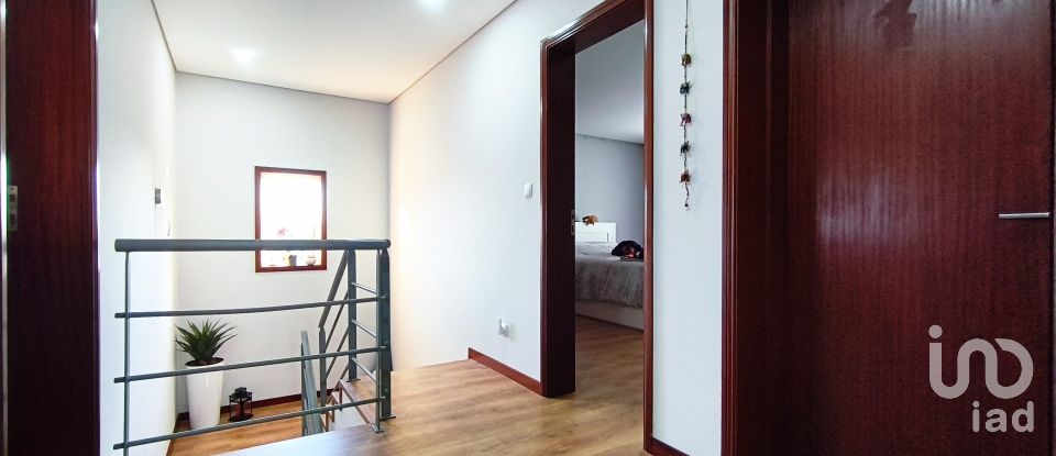 Maison T3 à Alvarães de 173 m²