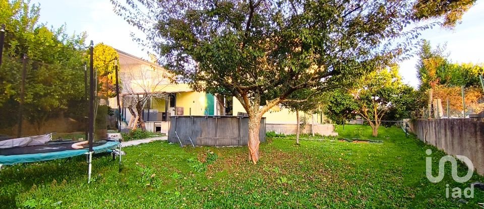 Maison T3 à Alvarães de 173 m²