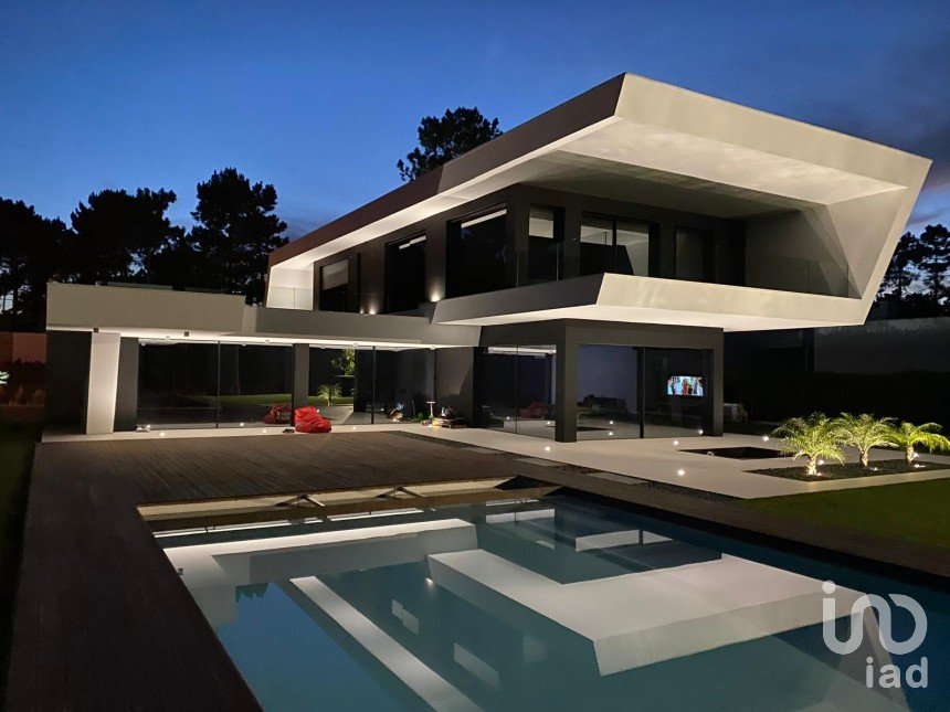 Moradia T5 em Charneca De Caparica E Sobreda de 430 m²