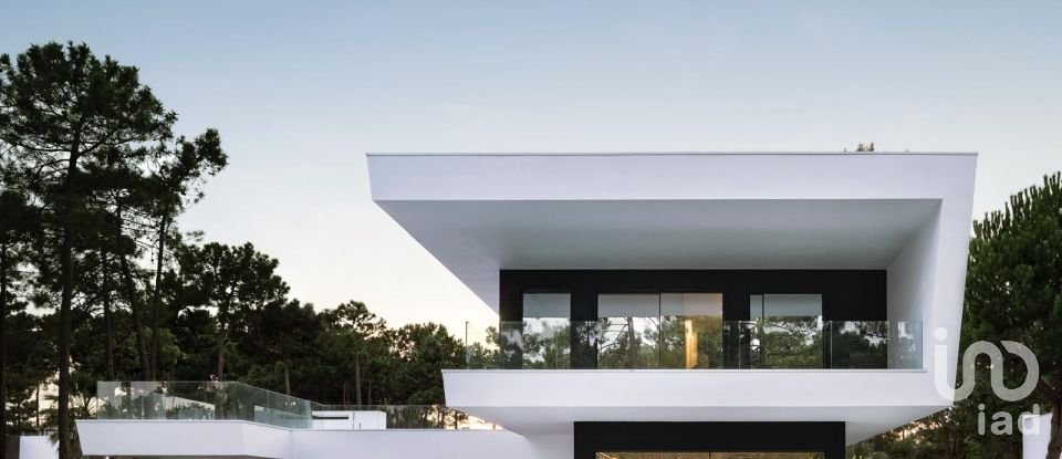 Moradia T5 em Charneca De Caparica E Sobreda de 430 m²