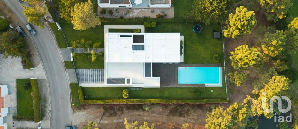 Moradia T5 em Charneca De Caparica E Sobreda de 430 m²