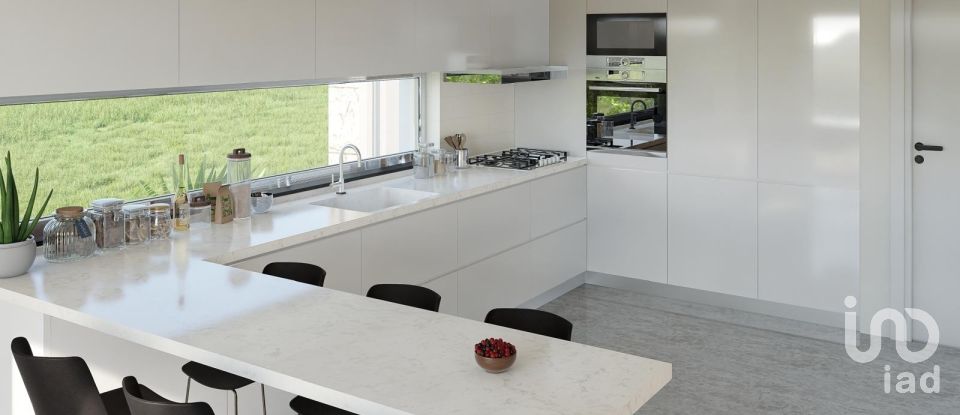 House T4 in Igreja Nova e Cheleiros of 326 m²