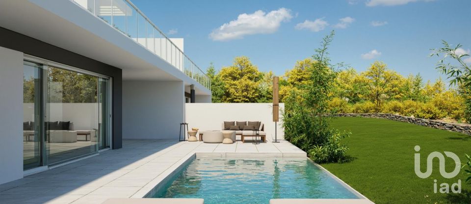 House T4 in Igreja Nova e Cheleiros of 326 m²