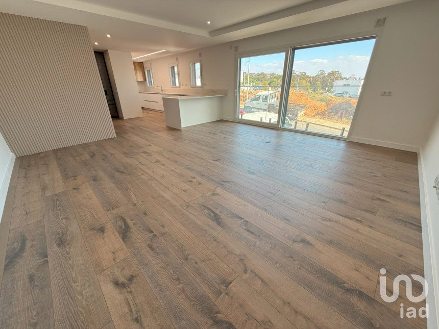 Apartamento T5 em Laranjeiro e Feijó de 196 m²