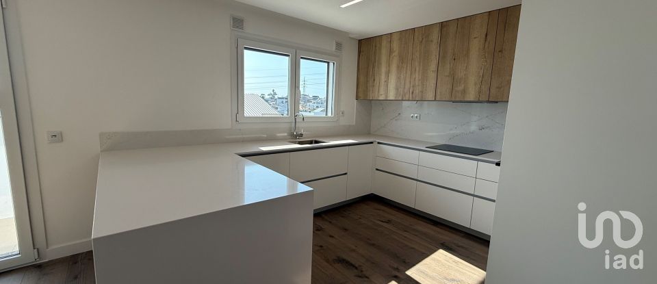 Apartamento T3 em Laranjeiro e Feijó de 159 m²