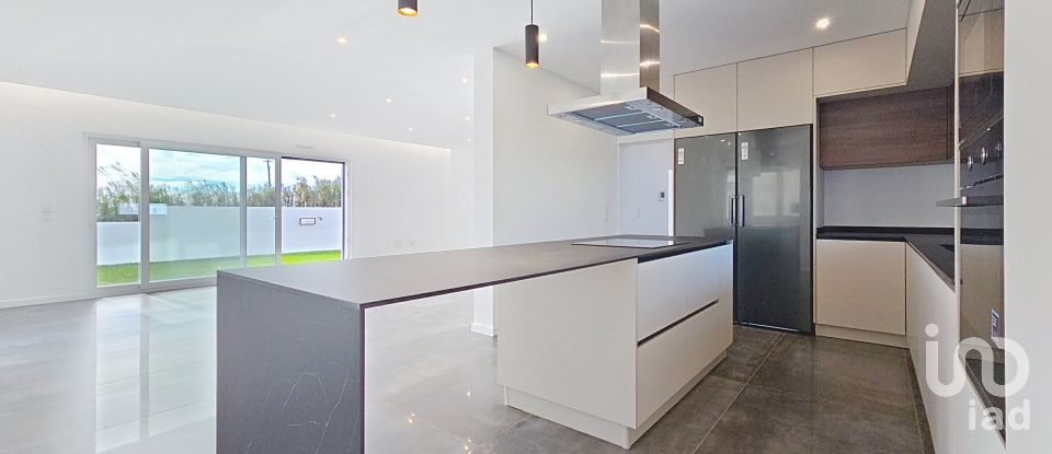 Moradia T4 em Silveira de 238 m²