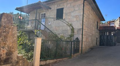 Maison T4 à Santa Cruz da Trapa e São Cristóvão de Lafões de 126 m²