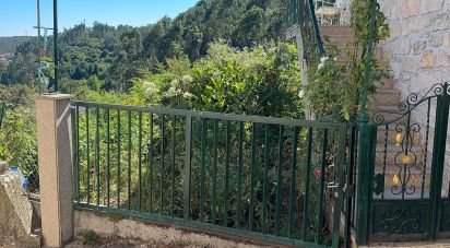 Maison T4 à Santa Cruz da Trapa e São Cristóvão de Lafões de 126 m²