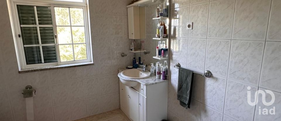 Moradia T4 em Santa Cruz da Trapa e São Cristóvão de Lafões de 126 m²