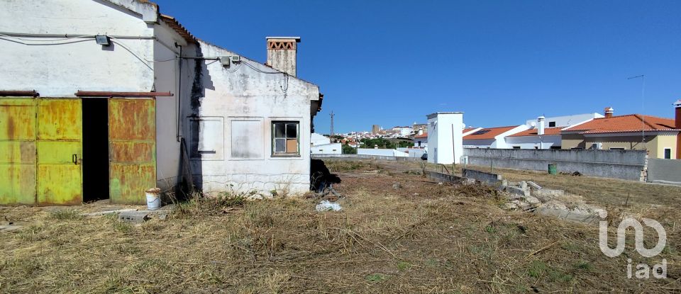 Boutique/Local commercial à Avis de 579 m²