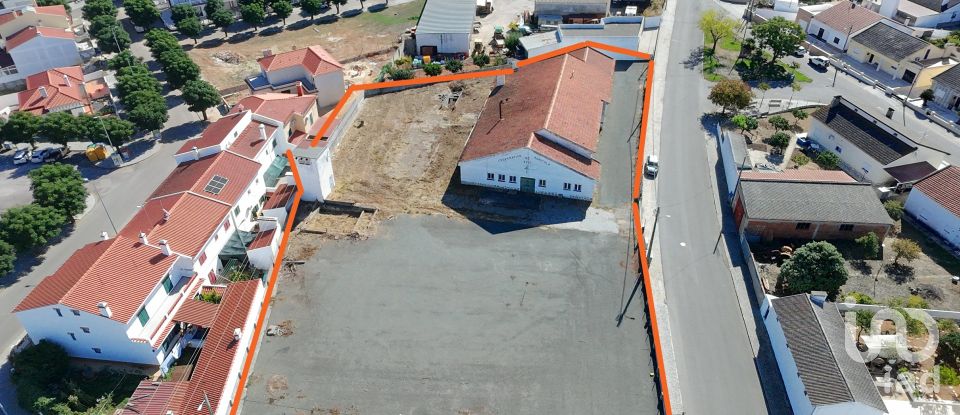 Boutique/Local commercial à Avis de 579 m²