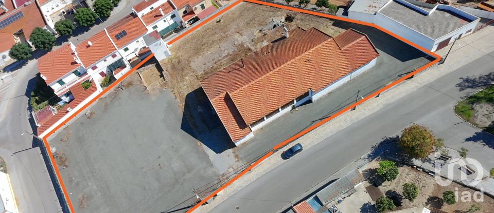 Boutique/Local commercial à Avis de 579 m²