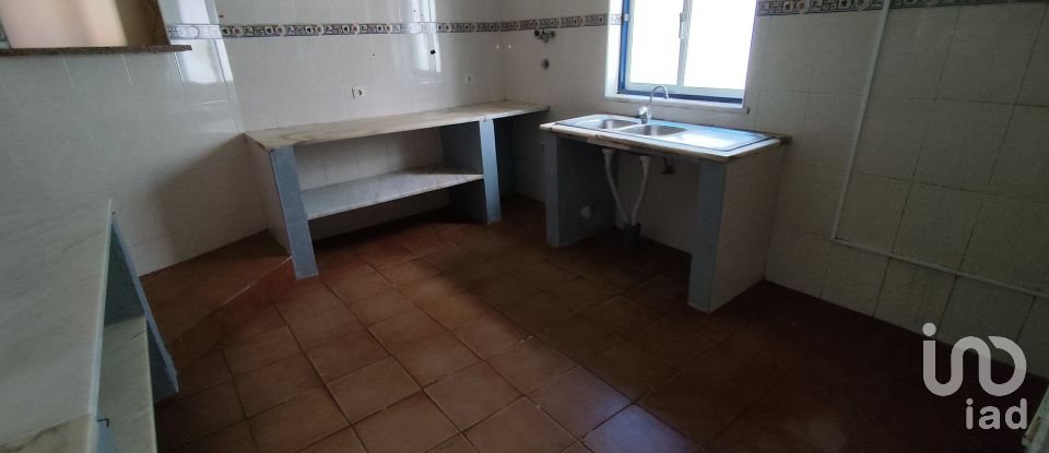 Boutique/Local commercial à Benavila e Valongo de 141 m²