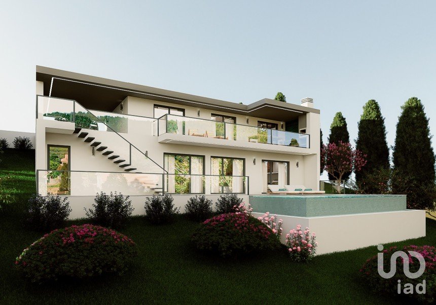 Terreno urbano em Rio Maior de 962 m²