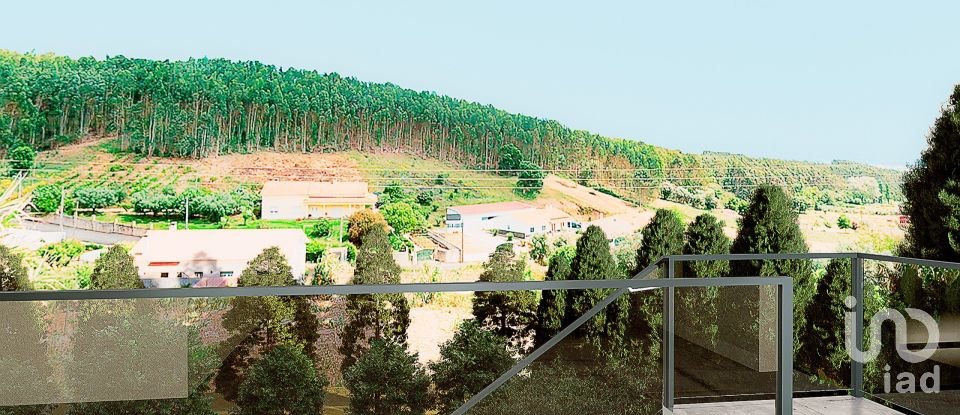 Terreno urbano em Rio Maior de 962 m²