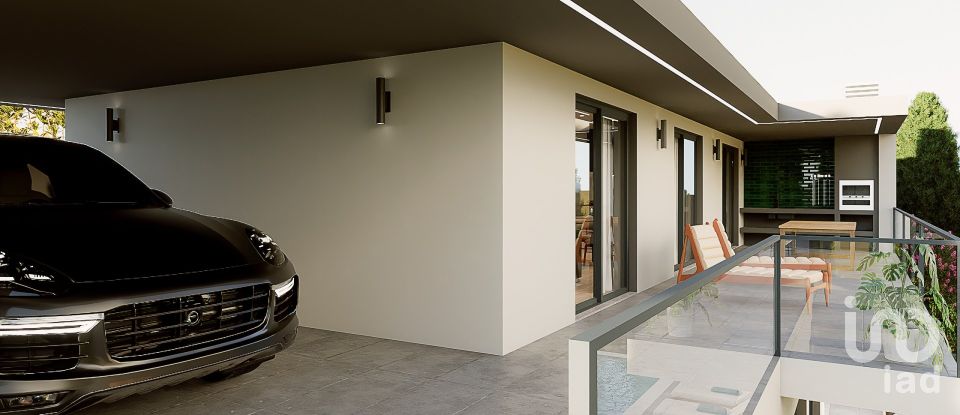 Terreno urbano em Rio Maior de 962 m²