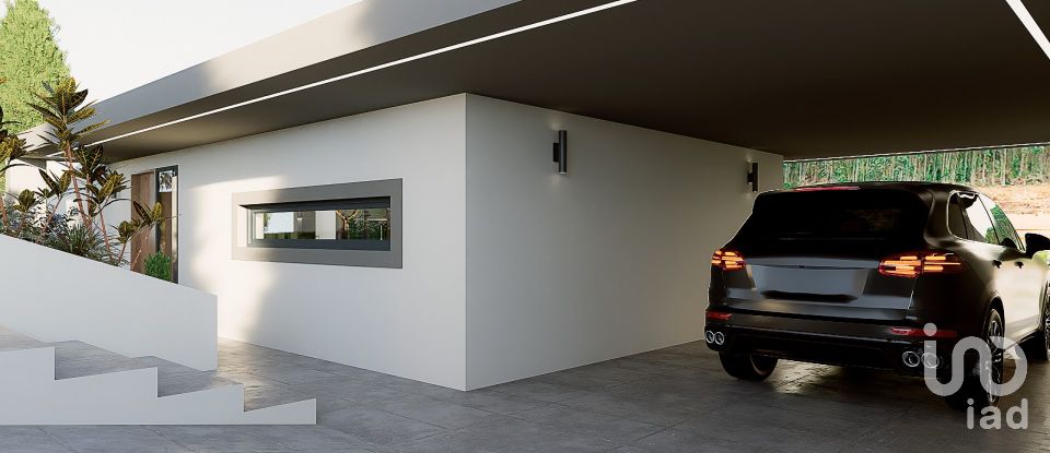 Terreno urbano em Rio Maior de 962 m²