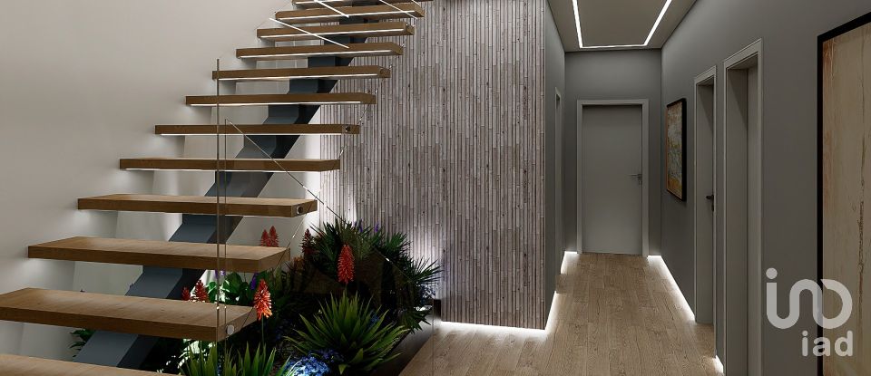 Terreno urbano em Rio Maior de 962 m²