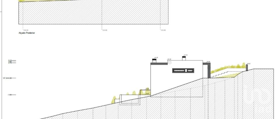 Terreno urbano em Rio Maior de 962 m²