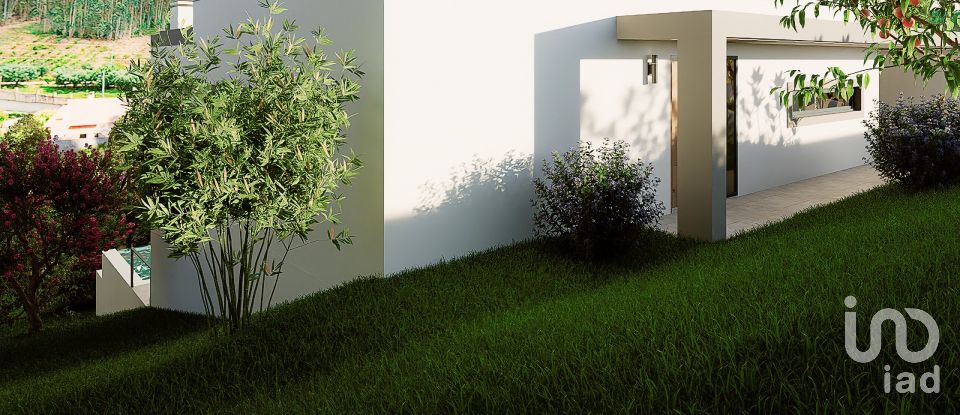 Terreno urbano em Rio Maior de 962 m²