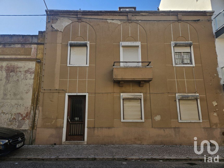 Prédio em Caldas da Rainha - Nossa Senhora do Pópulo, Coto e São Gregório de 200 m²