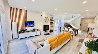 House T3 in Fernão Ferro of 170 m²