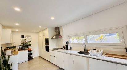 House T3 in Fernão Ferro of 170 m²