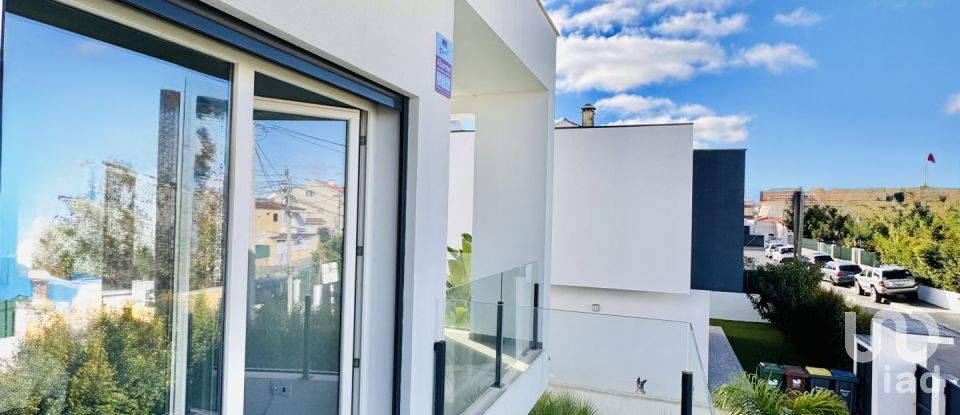 Moradia T3 em Fernão Ferro de 170 m²