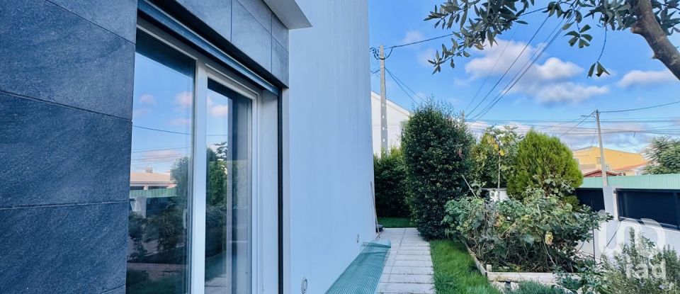 Moradia T3 em Fernão Ferro de 170 m²