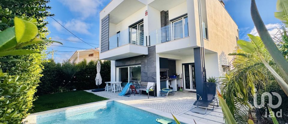 Moradia T3 em Fernão Ferro de 170 m²