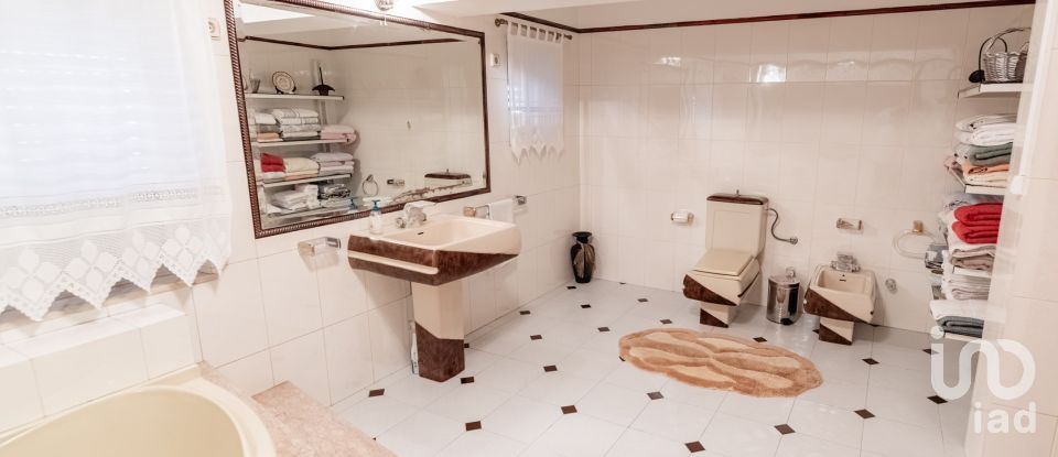 Moradia T5 em Santa Comba de 200 m²