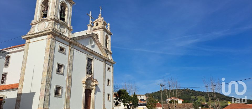 Terreno em Azueira e Sobral da Abelheira de 21 437 m²