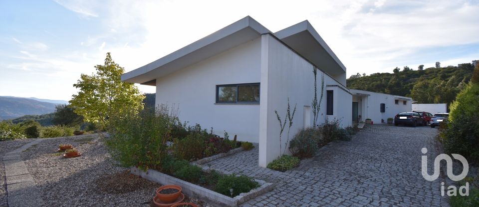 Quinta T3 em Oliveira do Hospital e São Paio de Gramaços de 273 m²