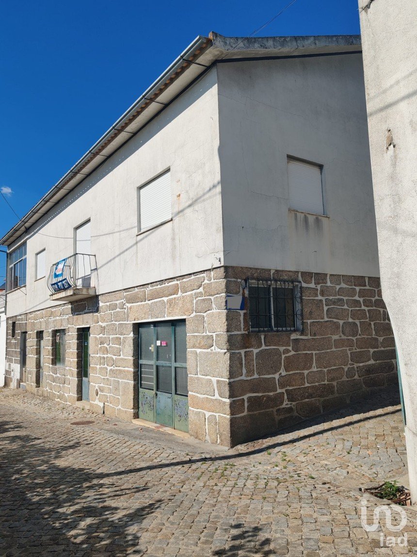 Moradia T4 em Covas e Vila Nova de Oliveirinha de 150 m²