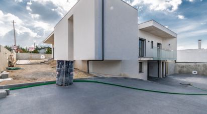 Maison T3 à Leiria, Pousos, Barreira e Cortes de 234 m²