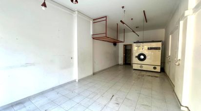 Boutique/Local commercial à Queluz e Belas de 98 m²