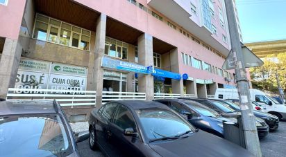 Boutique/Local commercial à Queluz e Belas de 98 m²