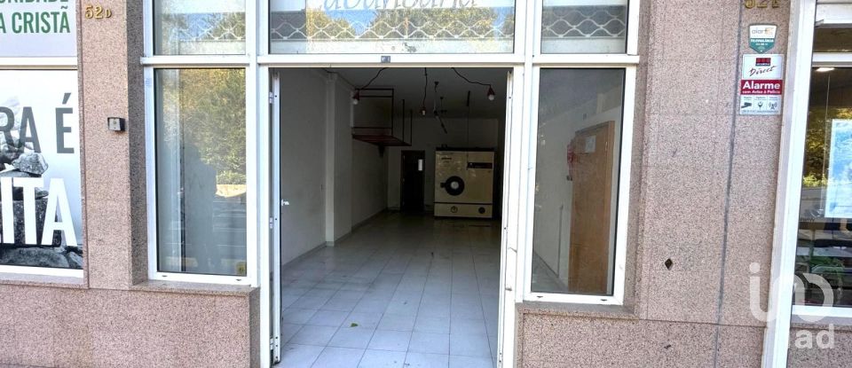 Boutique/Local commercial à Queluz e Belas de 98 m²