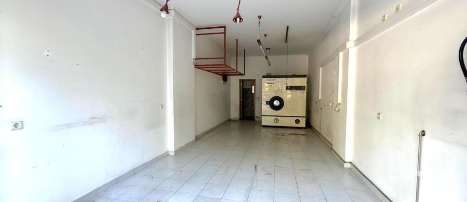 Boutique/Local commercial à Queluz e Belas de 98 m²