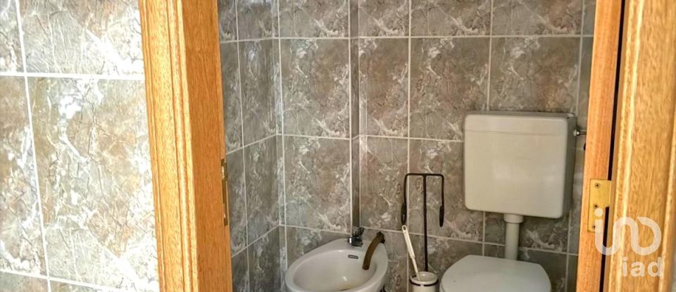 Boutique/Local commercial à Queluz e Belas de 98 m²