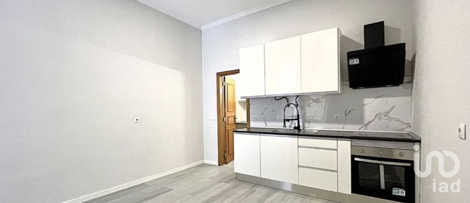 Boutique/Local commercial à Queluz e Belas de 98 m²