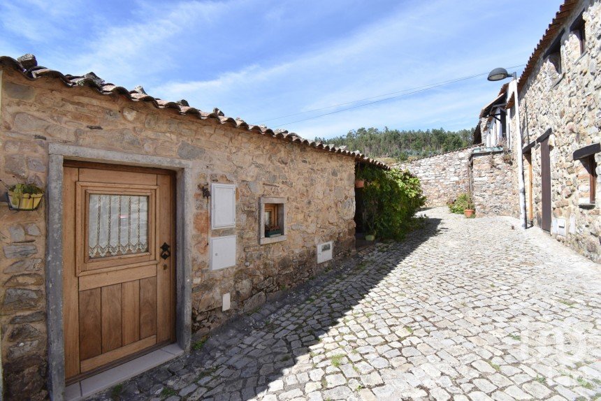 Maison de village T2 à Cumeeira de 166 m²