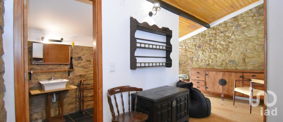 Maison de village T2 à Cumeeira de 166 m²