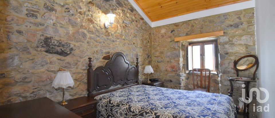 Maison de village T2 à Cumeeira de 166 m²