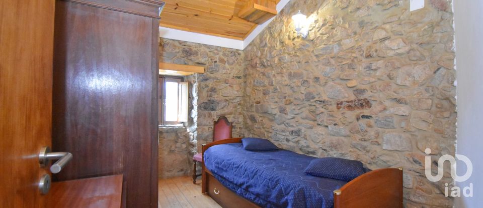 Maison de village T2 à Cumeeira de 166 m²