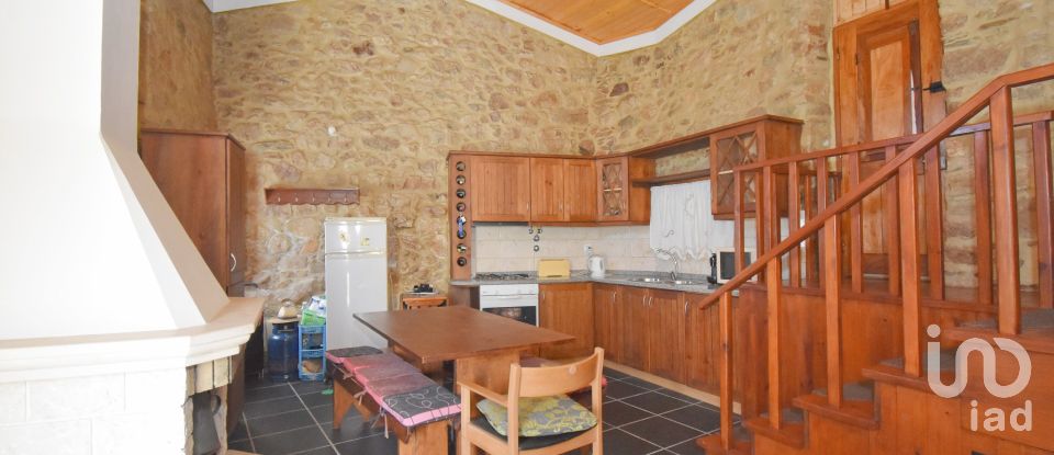 Maison de village T2 à Cumeeira de 166 m²